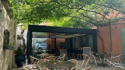 Le café de laposte, Restaurant à Moulézan