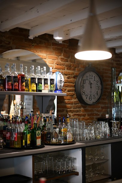 Entre 13 Et 15, Restaurant à Lanta