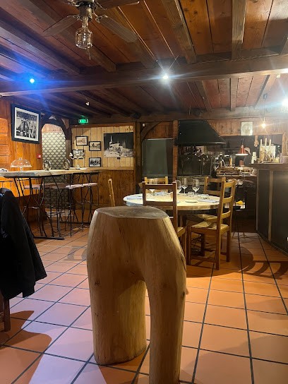 El Almacèn de Cirès, Restaurant à Cirès